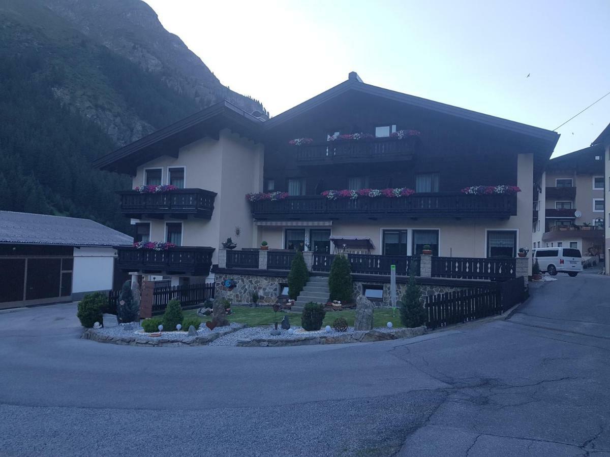 Haus Margret Bed & Breakfast Sankt Leonhard im Pitztal Luaran gambar