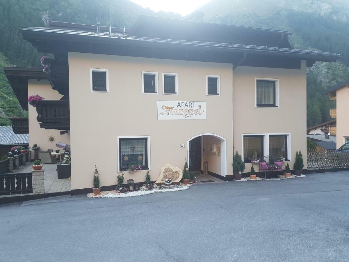 Haus Margret Bed & Breakfast Sankt Leonhard im Pitztal Luaran gambar